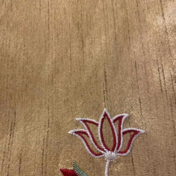 Pier 1 beautiful gold dinner napkins - Picture 3 of 3